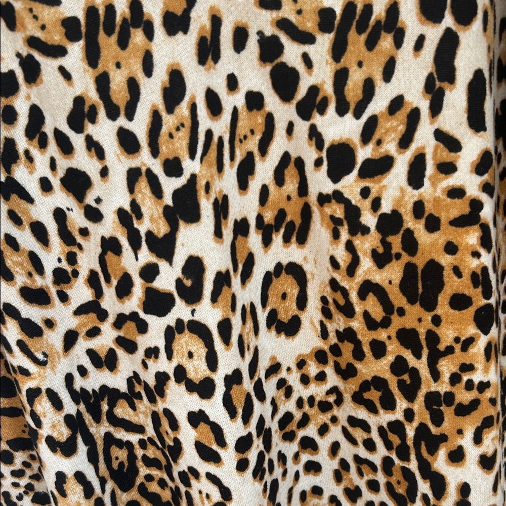 ⚜️ Leopard Print V-Neck Top - Picture 4 of 7